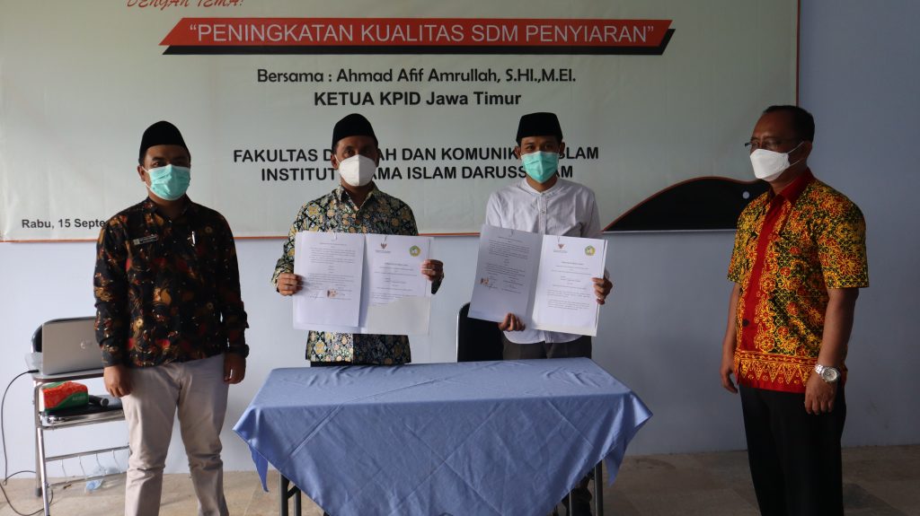 Penandatanganan MoU IAI Darussalam Blokagung bersama KPID Jawa Timur
